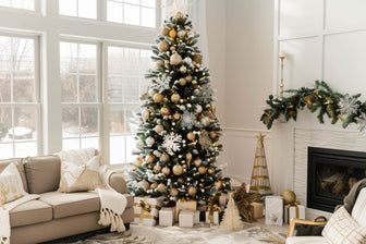 10 Creative Christmas Tree Decorating Ideas For The Holidays