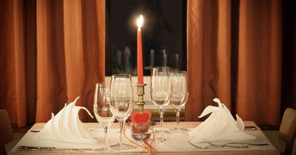 How Do You Decorate A Valentine's Dinner Table?