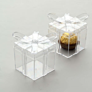 Clear gift boxes with transparent lids, ideal for chocolates or small treats.