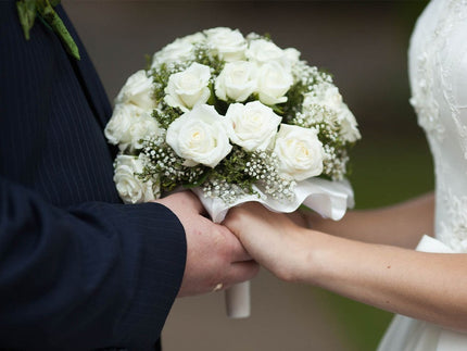 Does Your Bouquet Have To Match Your Wedding Colors?