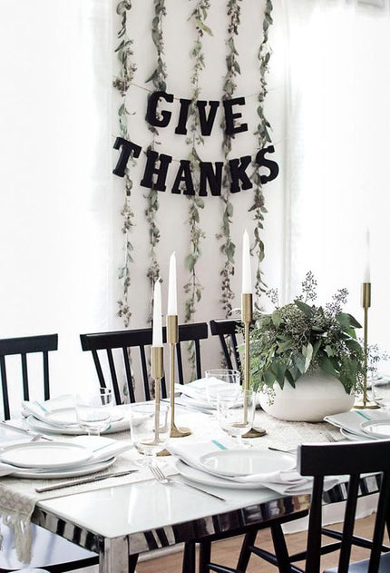 4 Easy Thanksgiving Setups to Feed Your Eyes
