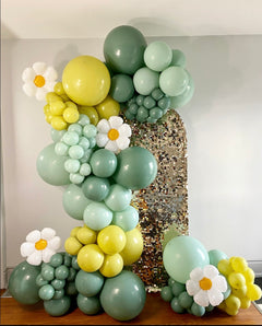 Daisy balloon garland setup