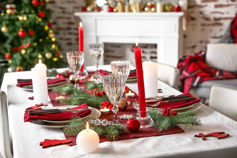 Red & Green Christmas Decor Ideas for Your Table