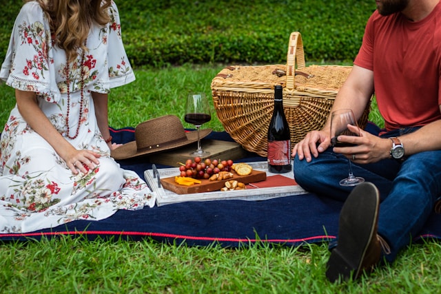 How to Host a Picture-Perfect Fall Picnic