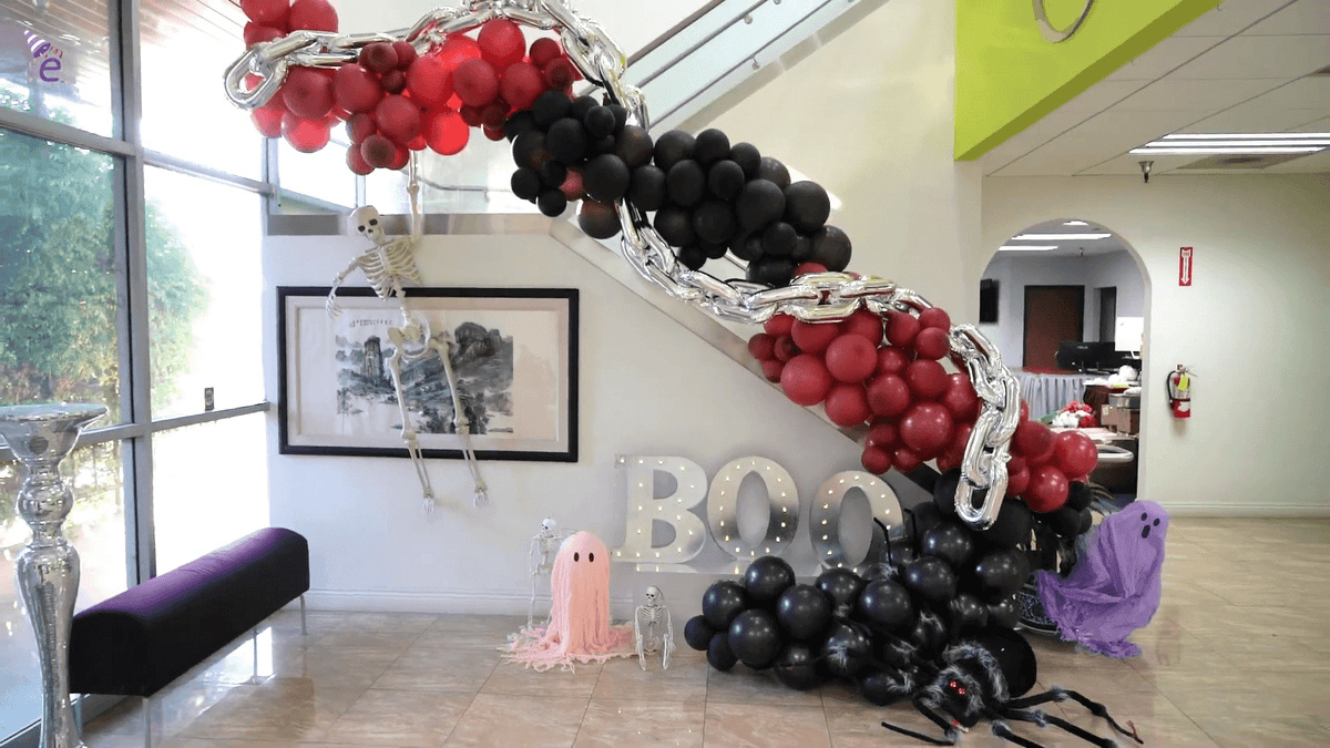 DIY Halloween Balloon Arch with Chains and BOO Letters