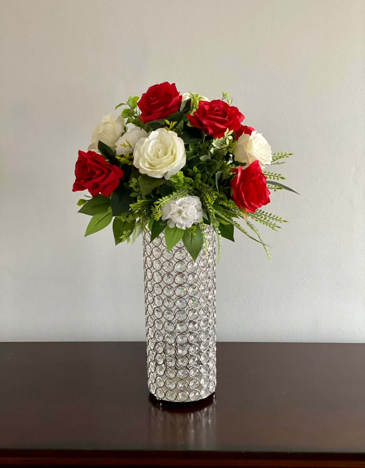 Floral Glamour Unleashed: DIY Luxe Centerpieces for Any Occasion