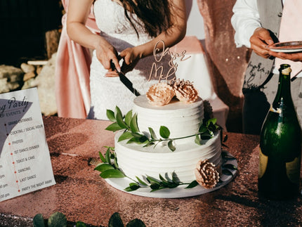 Do Wedding Cakes Need A Topper?