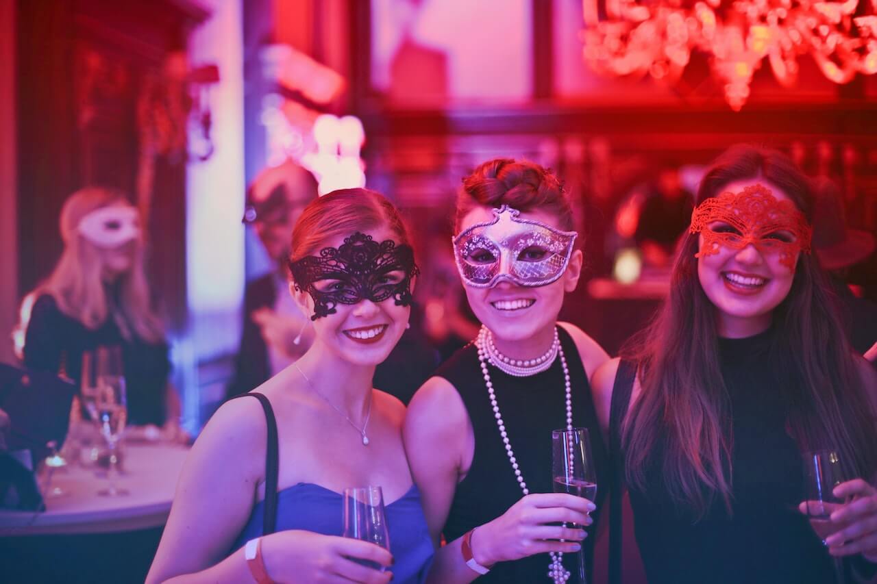 Plan a Speakeasy Party Guide | eFavormart.com Plan a Speakeasy Party Guide | eFavormart.com