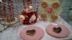 HOW TO DECORATE A LOVELY VALENTINE’S DAY SETUP