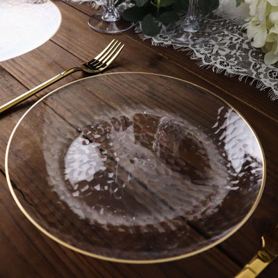 10-Pack Plastic Round Dinner Plates 9" Clear Hammered Design with Gold Rim - Modern Disposable Party Plates