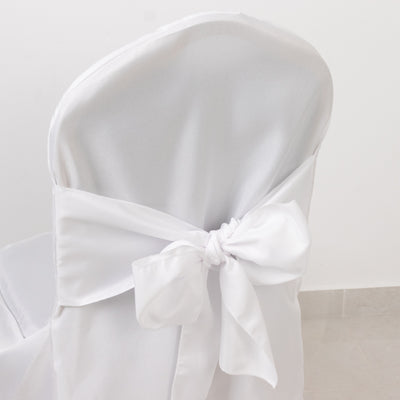 White chair cover with a bow, perfect for events and weddings.
