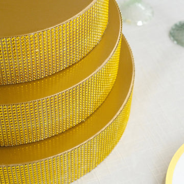 <strong>Gleaming Gold Wedding Cake Stand</strong>