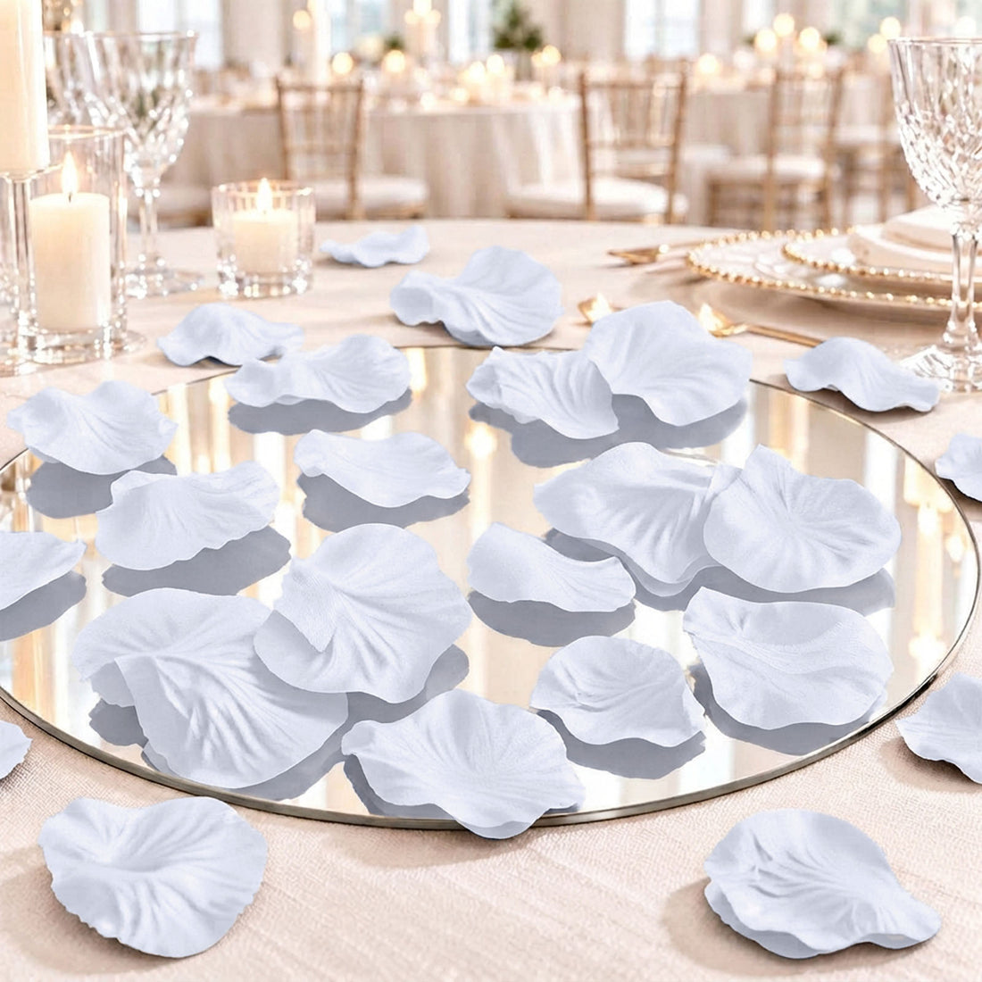 Elegant white rose petals on mirrored wedding table centerpiece décor