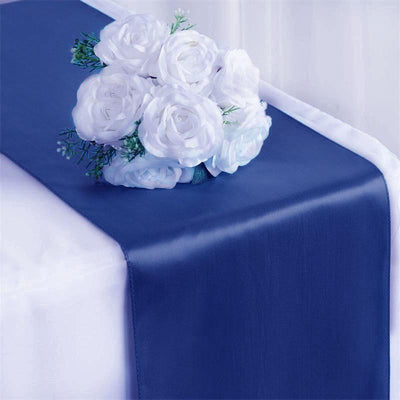 Navy satin table runner with white rose bouquet