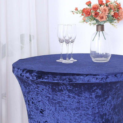 Velvet table cover in navy blue with glasses and floral arrangement