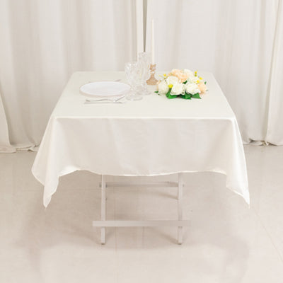 Elegant table setting with flowers and dinnerware.