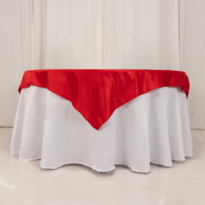 White tablecloth with a red satin overlay