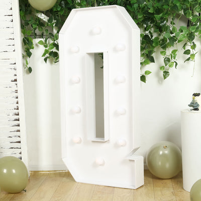 White marquee number zero with lights on a plain background.