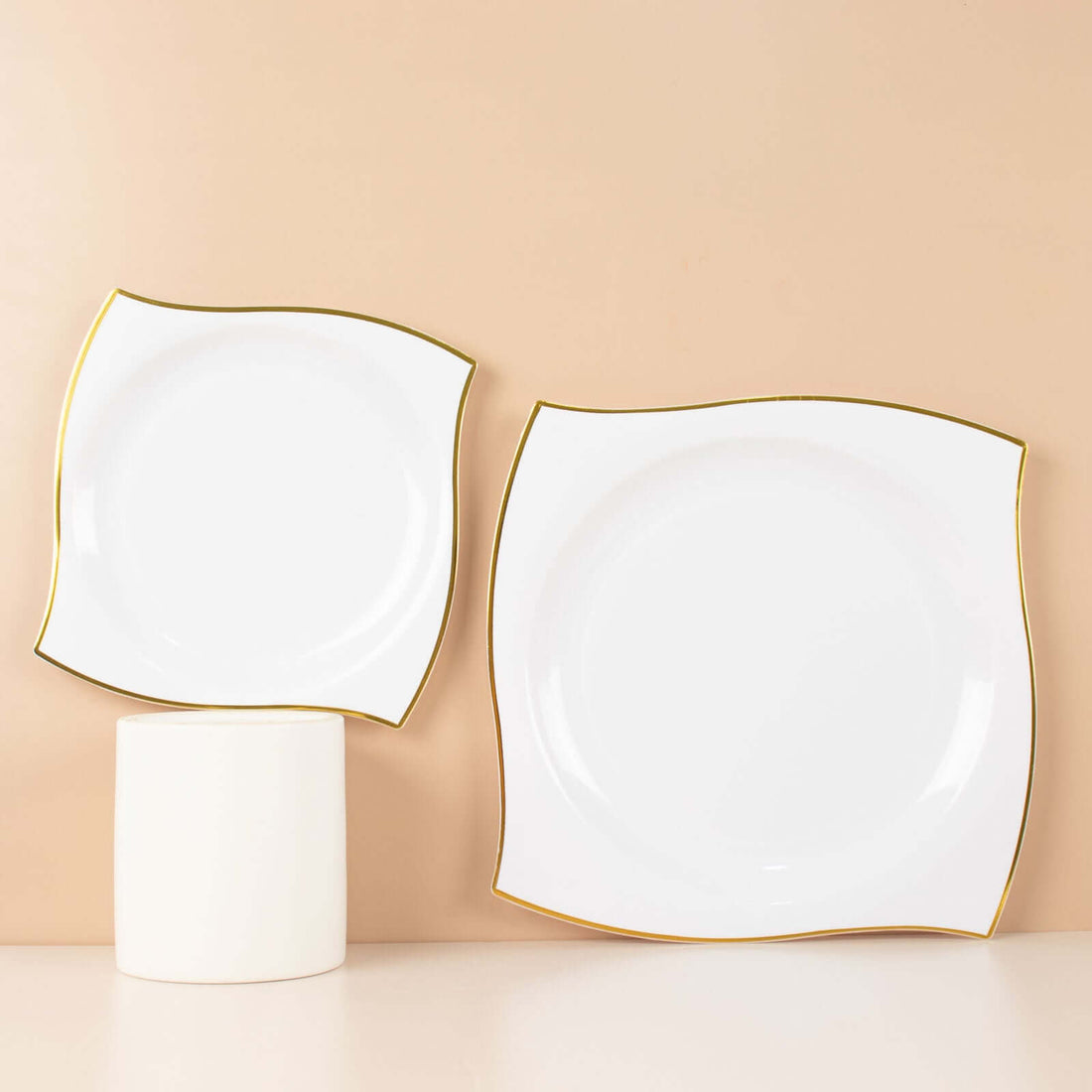 Plastic Wavy Dinner Plates 10