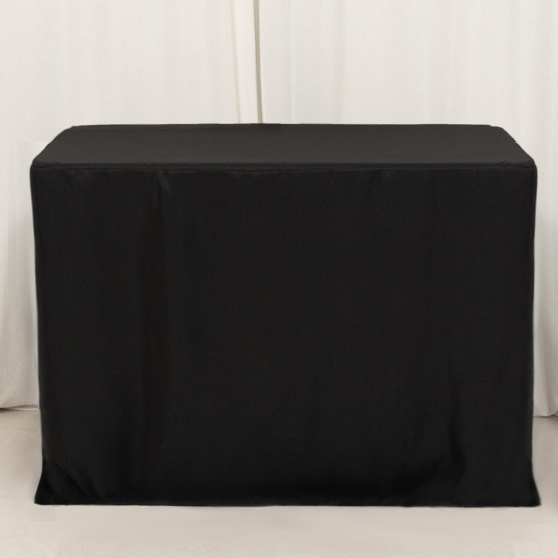 Black table cover for events and gatherings