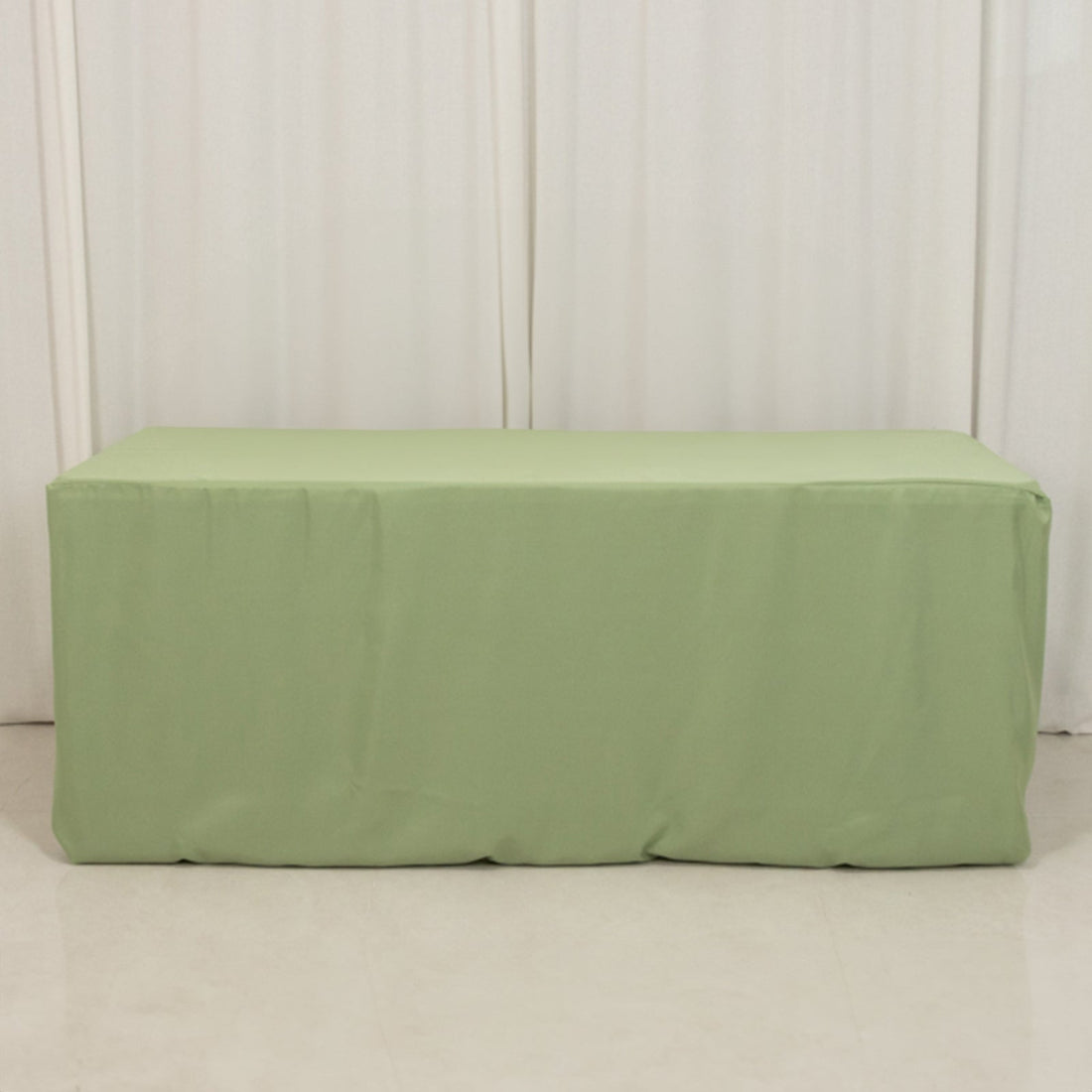 Green table cover for a rectangular table, studio shot.