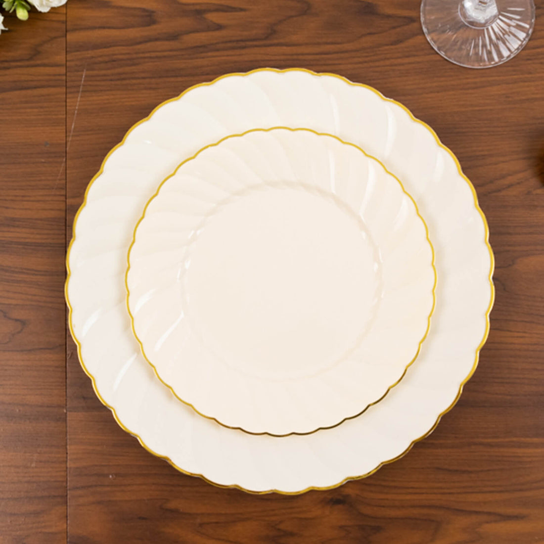 Plastic Round Flair Rim Dinner Plates 10