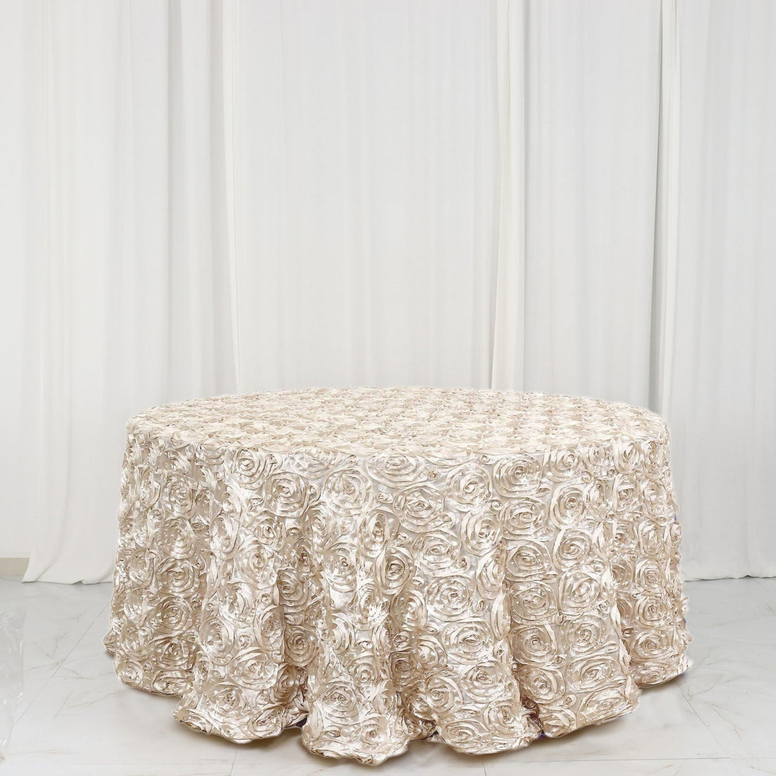 Round rose-patterned tablecloth in soft beige color