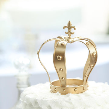 Enhance Your Wedding Cake with Royal Elegance