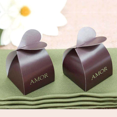 Chocolate gift boxes with heart-shaped lids, labeled "AMOR"
