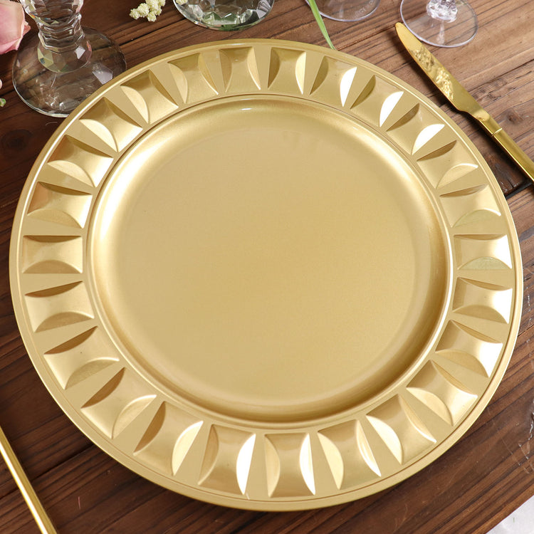 charger plates, gold charger plates, buffet plates, plastic charger plates, disposable charger plates