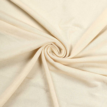 Natural Wavy Drapes for Added Glamour